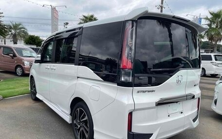 Honda Stepwgn IV, 2021 год, 2 300 000 рублей, 2 фотография