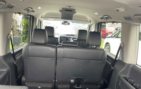 Honda Stepwgn IV, 2021 год, 2 300 000 рублей, 13 фотография