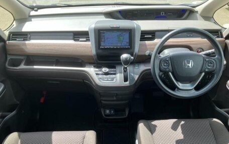 Honda Freed II, 2022 год, 1 900 000 рублей, 8 фотография