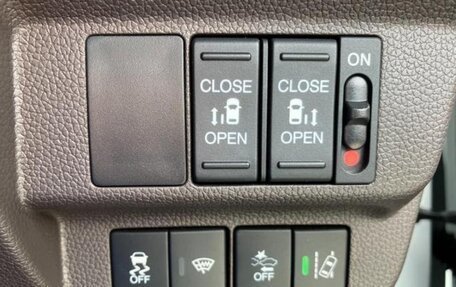 Honda Freed II, 2022 год, 1 900 000 рублей, 12 фотография