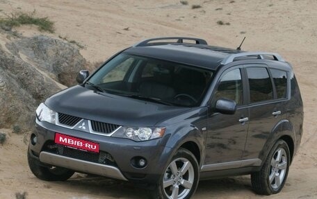 Mitsubishi Outlander III рестайлинг 3, 2007 год, 900 000 рублей, 1 фотография