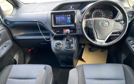 Toyota Noah III, 2016 год, 2 000 000 рублей, 6 фотография