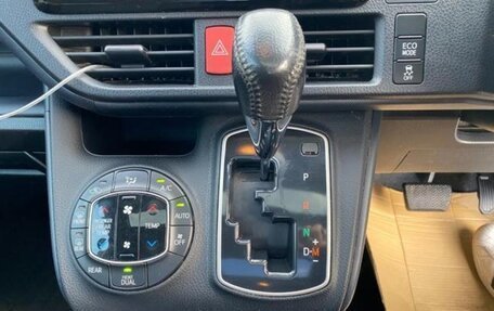 Toyota Noah III, 2016 год, 2 000 000 рублей, 12 фотография