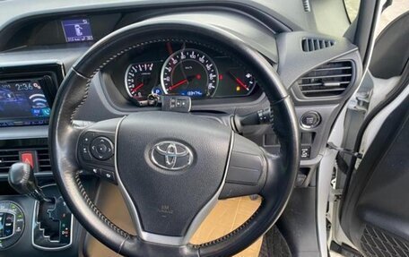 Toyota Noah III, 2016 год, 2 000 000 рублей, 8 фотография