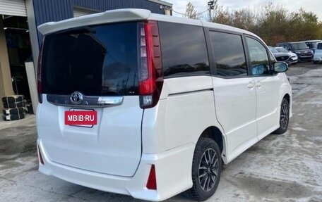 Toyota Noah III, 2016 год, 2 000 000 рублей, 3 фотография