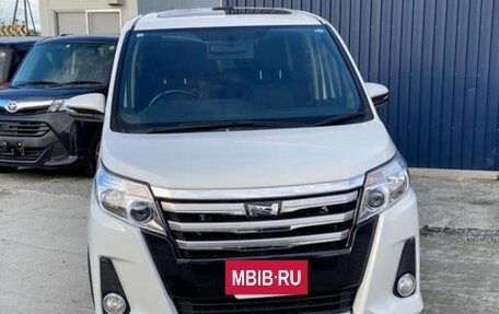 Toyota Noah III, 2016 год, 2 000 000 рублей, 2 фотография