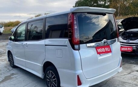 Toyota Noah III, 2016 год, 2 000 000 рублей, 5 фотография