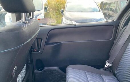 Toyota Noah III, 2016 год, 2 000 000 рублей, 17 фотография