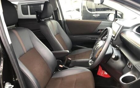 Toyota Sienta II, 2022 год, 1 070 000 рублей, 9 фотография