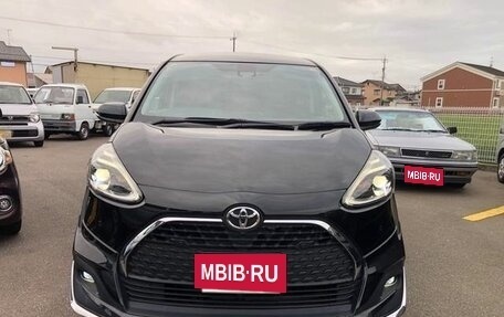 Toyota Sienta II, 2022 год, 1 070 000 рублей, 2 фотография