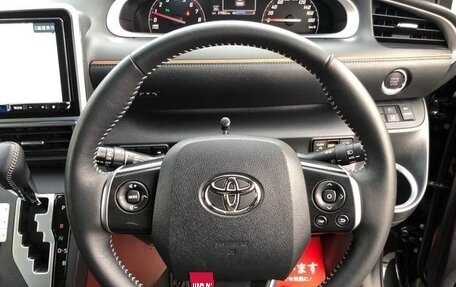 Toyota Sienta II, 2022 год, 1 070 000 рублей, 27 фотография