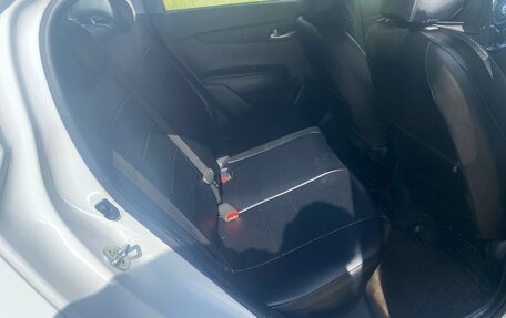 KIA Rio IV, 2018 год, 10 000 000 рублей, 8 фотография