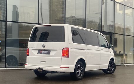Volkswagen Caravelle T6 рестайлинг, 2018 год, 3 150 000 рублей, 2 фотография