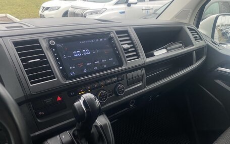 Volkswagen Caravelle T6 рестайлинг, 2018 год, 3 150 000 рублей, 8 фотография