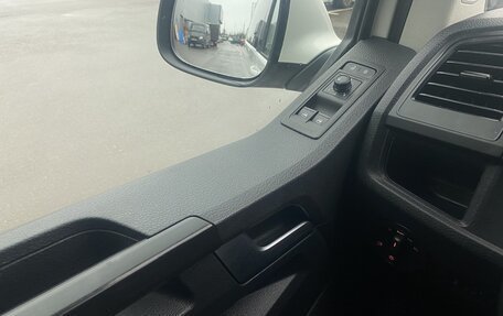 Volkswagen Caravelle T6 рестайлинг, 2018 год, 3 150 000 рублей, 10 фотография