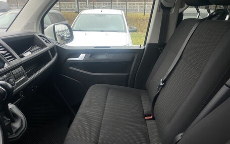 Volkswagen Caravelle T6 рестайлинг, 2018 год, 3 150 000 рублей, 11 фотография