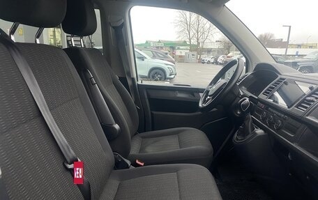 Volkswagen Caravelle T6 рестайлинг, 2018 год, 3 150 000 рублей, 12 фотография