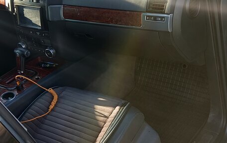 Volkswagen Touareg III, 2004 год, 800 000 рублей, 6 фотография