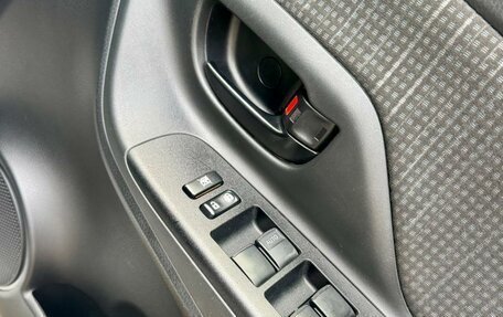 Toyota Vitz, 2019 год, 1 099 000 рублей, 17 фотография