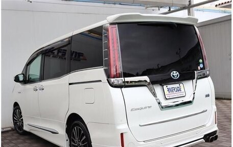 Toyota Esquire I, 2021 год, 2 200 000 рублей, 8 фотография