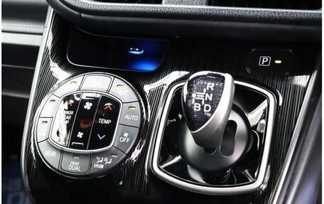 Toyota Esquire I, 2021 год, 2 200 000 рублей, 14 фотография