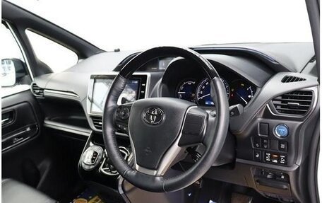 Toyota Esquire I, 2021 год, 2 200 000 рублей, 10 фотография