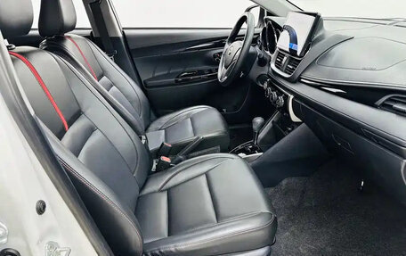 Toyota Yaris XP150 рестайлинг, 2022 год, 1 070 000 рублей, 12 фотография