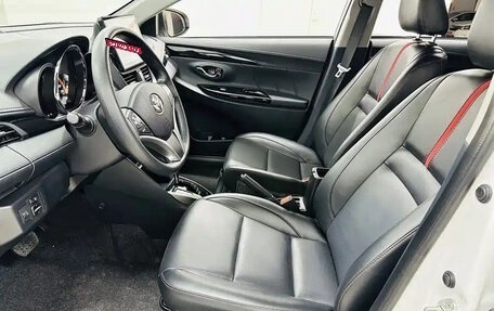 Toyota Yaris XP150 рестайлинг, 2022 год, 1 070 000 рублей, 10 фотография