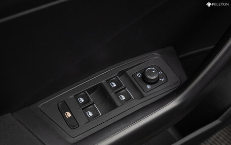 Volkswagen T-Roc I, 2019 год, 2 020 000 рублей, 23 фотография