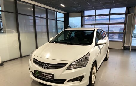 Hyundai Solaris II рестайлинг, 2015 год, 1 000 000 рублей, 1 фотография