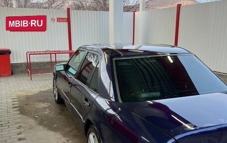 Mercedes-Benz E-Класс, 1995 год, 210 000 рублей, 4 фотография