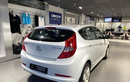 Hyundai Solaris II рестайлинг, 2015 год, 1 000 000 рублей, 4 фотография