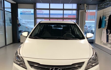 Hyundai Solaris II рестайлинг, 2015 год, 1 000 000 рублей, 3 фотография