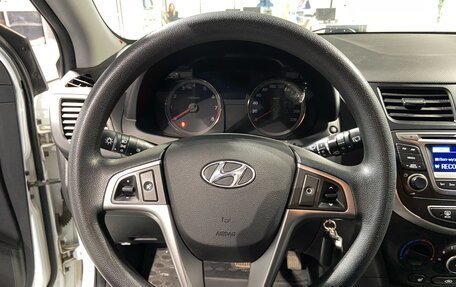 Hyundai Solaris II рестайлинг, 2015 год, 1 000 000 рублей, 19 фотография