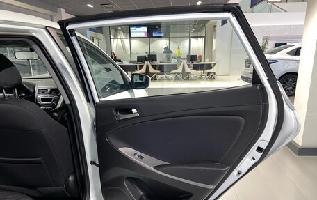 Hyundai Solaris II рестайлинг, 2015 год, 1 000 000 рублей, 10 фотография