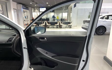 Hyundai Solaris II рестайлинг, 2015 год, 1 000 000 рублей, 8 фотография