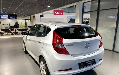 Hyundai Solaris II рестайлинг, 2015 год, 1 000 000 рублей, 5 фотография