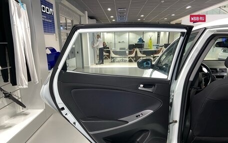 Hyundai Solaris II рестайлинг, 2015 год, 1 000 000 рублей, 12 фотография