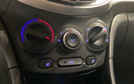 Hyundai Solaris II рестайлинг, 2015 год, 1 000 000 рублей, 21 фотография