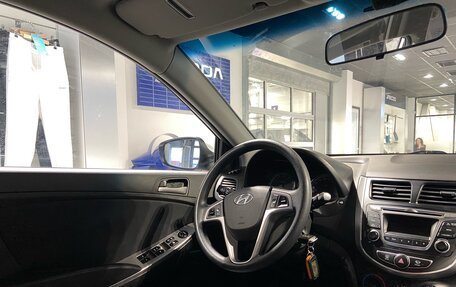 Hyundai Solaris II рестайлинг, 2015 год, 1 000 000 рублей, 25 фотография