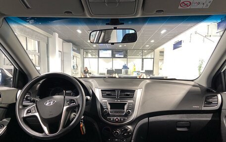 Hyundai Solaris II рестайлинг, 2015 год, 1 000 000 рублей, 24 фотография