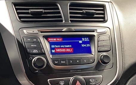 Hyundai Solaris II рестайлинг, 2015 год, 1 000 000 рублей, 20 фотография