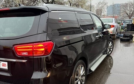 KIA Carnival III, 2018 год, 2 950 000 рублей, 4 фотография