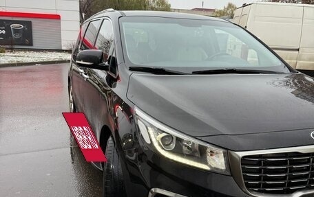 KIA Carnival III, 2018 год, 2 950 000 рублей, 3 фотография