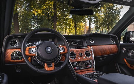 Rolls-Royce Cullinan, 2019 год, 38 000 000 рублей, 6 фотография