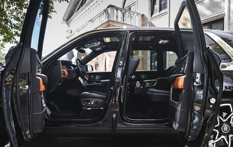 Rolls-Royce Cullinan, 2019 год, 38 000 000 рублей, 7 фотография