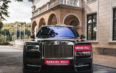 Rolls-Royce Cullinan, 2019 год, 38 000 000 рублей, 2 фотография