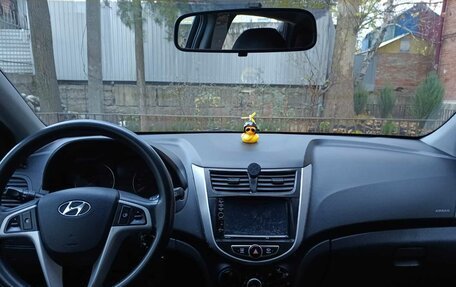 Hyundai Solaris II рестайлинг, 2012 год, 570 000 рублей, 3 фотография