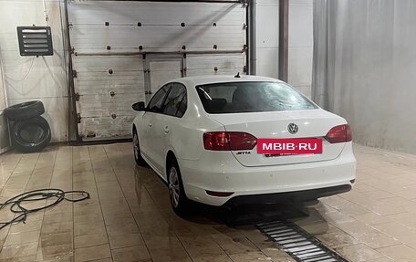 Volkswagen Jetta VI, 2012 год, 1 060 000 рублей, 2 фотография