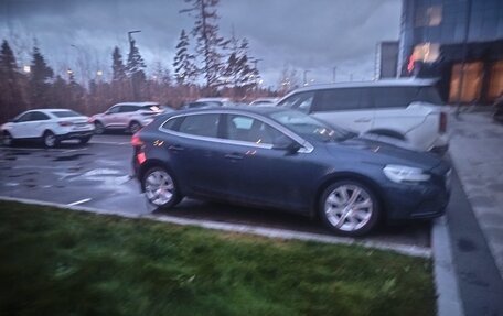 Volvo V40 II рестайлинг, 2017 год, 1 850 000 рублей, 2 фотография